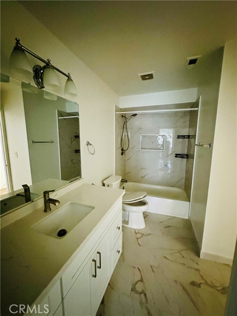 Detail Gallery Image 8 of 22 For 2380 Benidorm Cir, Corona,  CA 92879 - 2 Beds | 2 Baths