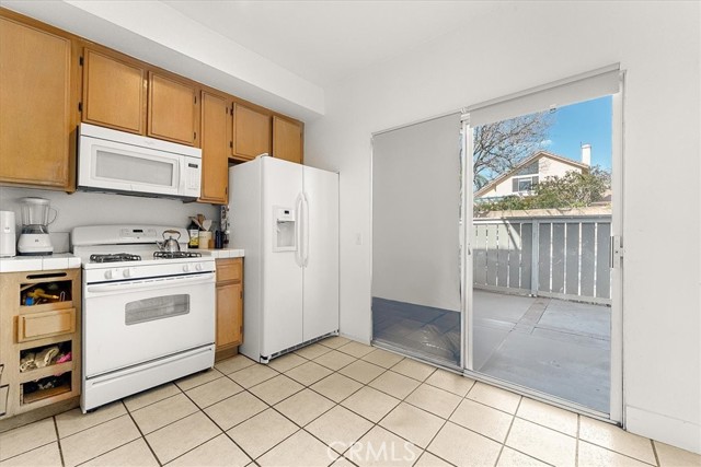 Detail Gallery Image 5 of 27 For 926 W Philadelphia #57,  Ontario,  CA 91762 - 2 Beds | 2/1 Baths