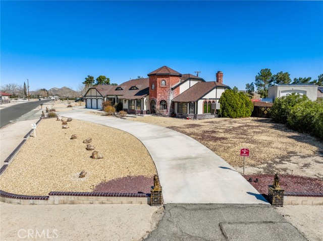 Detail Gallery Image 4 of 65 For 13889 Olathe Rd, Apple Valley,  CA 92307 - 5 Beds | 2/1 Baths