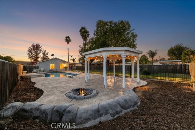 Detail Gallery Image 4 of 46 For 9941 Granite Hill Dr, Jurupa Valley,  CA 92509 - 4 Beds | 2 Baths