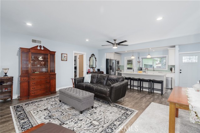 1501 W Baker Avenue, Fullerton CA: https://media.crmls.org/medias/53d289f7-7035-4b14-a7b8-23f6be4ab815.jpg