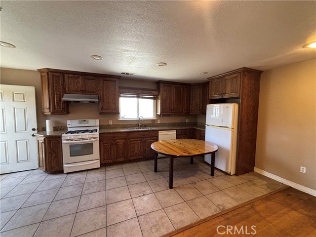 678 Ash Avenue, Chula Vista CA: https://media.crmls.org/medias/53d360a2-64e0-46e2-8580-b73b5b66a559.jpg