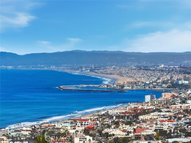 Detail Gallery Image 4 of 52 For 120 via Alameda, Redondo Beach,  CA 90277 - 5 Beds | 4 Baths