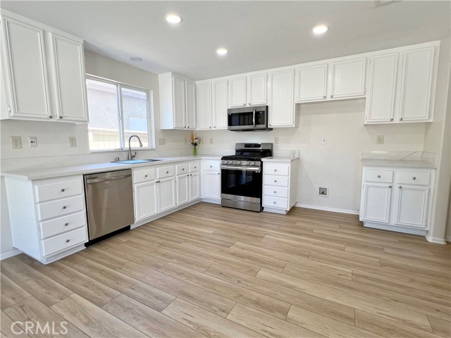 39293 Cayman Court, Murrieta CA: https://media.crmls.org/medias/53d45303-86f5-46be-95c2-31a635da4753.jpg