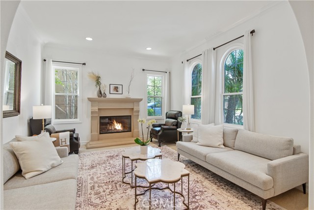 Detail Gallery Image 4 of 40 For 8005 Bell Crest Dr, Los Angeles,  CA 90045 - 6 Beds | 4 Baths