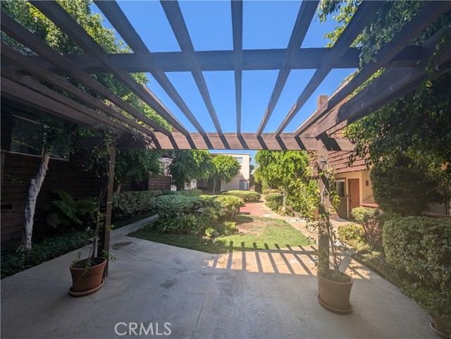 Detail Gallery Image 10 of 12 For 5403 Newcastle Ave #69,  Encino,  CA 91316 - 2 Beds | 2 Baths