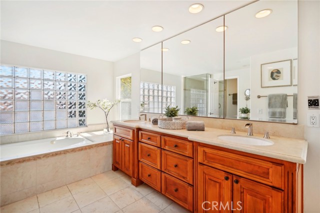 6 Village Circle, Manhattan Beach, California 90266, 4 Bedrooms Bedrooms, ,2 BathroomsBathrooms,Residential,For Sale,Village,SB24195820