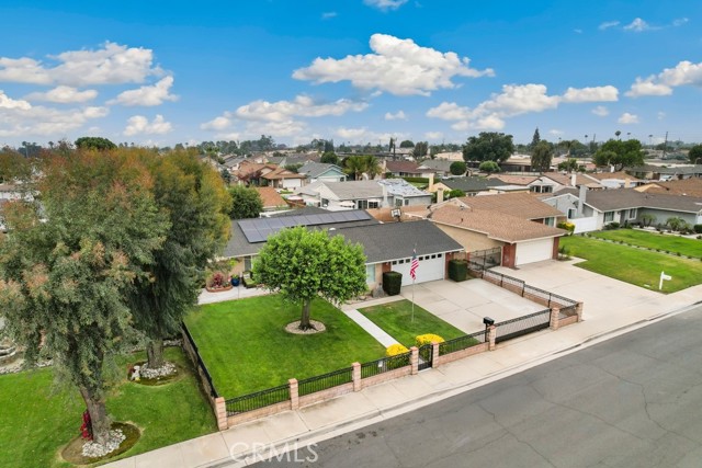 6253 Hamilton Court, Chino CA: https://media.crmls.org/medias/53d8a82b-75ae-48be-a4a3-d67f766caa4e.jpg