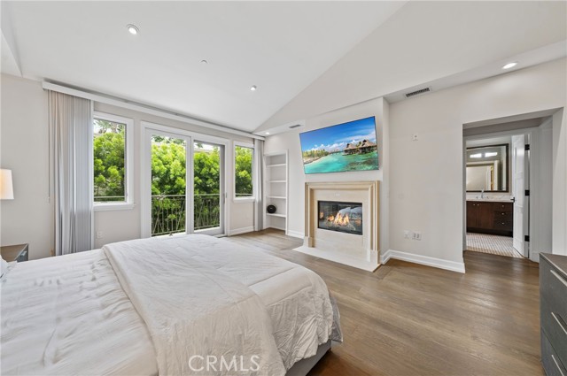 823 S Bundy Drive, Los Angeles CA: https://media.crmls.org/medias/53d8c555-e79c-47d8-904e-d4b976189bc5.jpg