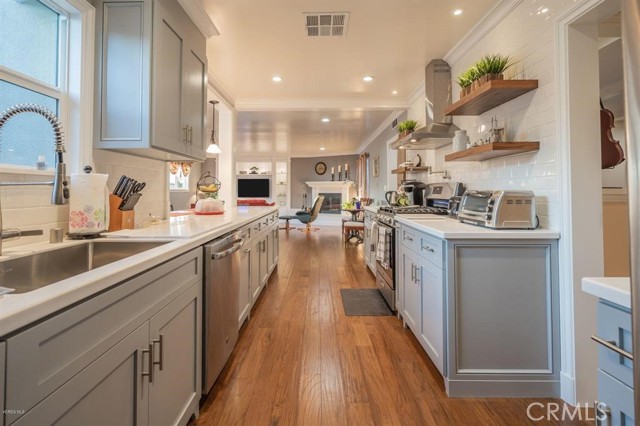 Detail Gallery Image 10 of 20 For 16264 Kalisher St, Granada Hills,  CA 91344 - 3 Beds | 2 Baths