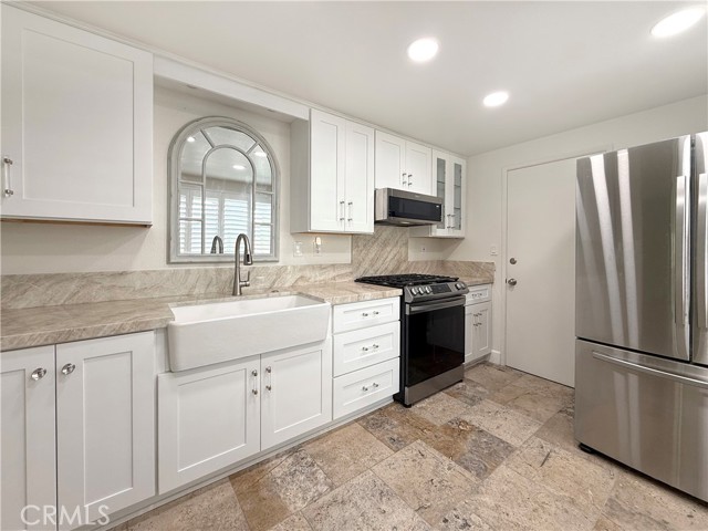 Detail Gallery Image 11 of 34 For 1232 Woodside Dr, Placentia,  CA 92870 - 2 Beds | 2 Baths