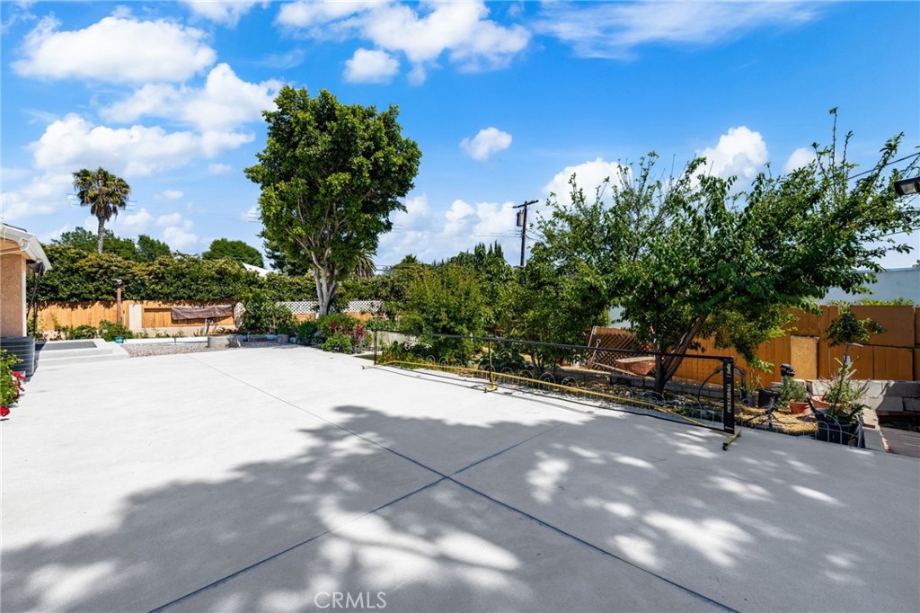 https://media.crmls.org/medias/53d95bbf-a542-44ff-aeb3-8b25ba577561.jpg?preset=X-Large