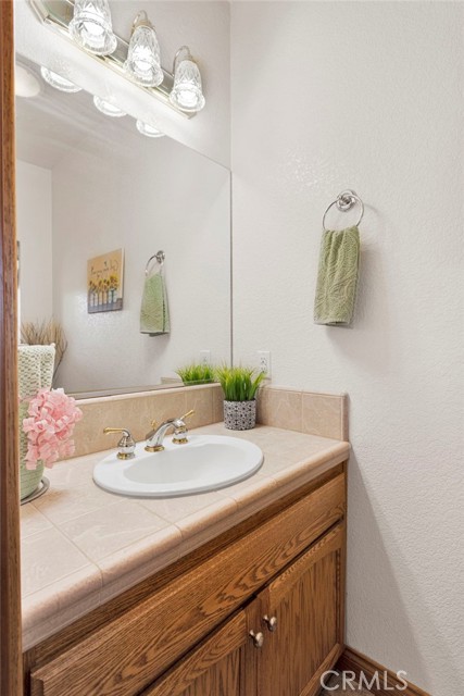 Detail Gallery Image 19 of 56 For 19985 Red Feather, Apple Valley,  CA 92307 - 3 Beds | 2/1 Baths