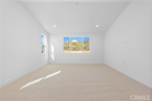 30105 Hillside Place, Castaic CA: https://media.crmls.org/medias/53da3c21-ac77-4e75-a800-4fdfdcf86202.jpg