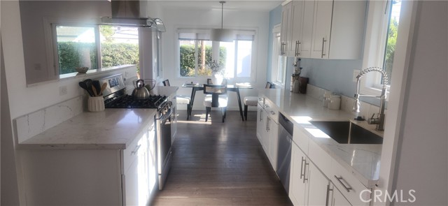 Detail Gallery Image 7 of 13 For 15809 Kingsbury St, Granada Hills,  CA 91344 - 3 Beds | 2 Baths