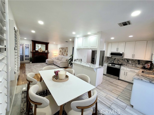 Detail Gallery Image 4 of 22 For 3034 N Ocana, Long Beach,  CA 90808 - 5 Beds | 2 Baths