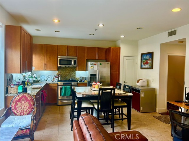 Detail Gallery Image 28 of 64 For 300 E 4th St. #101,  Long Beach,  CA 90802 - 1 Beds | 2 Baths