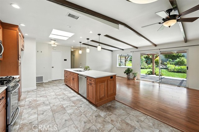 Detail Gallery Image 14 of 46 For 25612 Oakbar Ct, Newhall,  CA 91321 - 4 Beds | 3 Baths