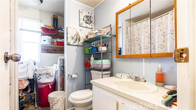 Detail Gallery Image 8 of 12 For 17455 Marygold #3,  Bloomington,  CA 92316 - 2 Beds | 1/1 Baths