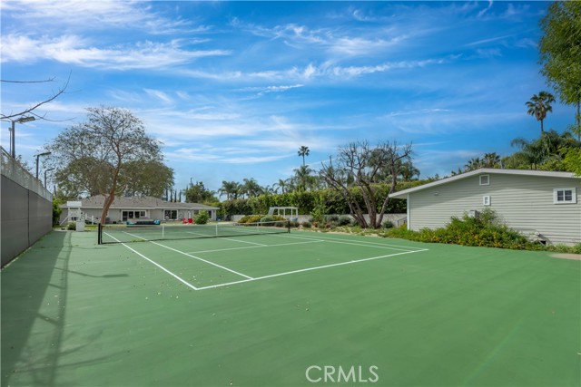 Detail Gallery Image 40 of 53 For 22637 Erwin St, Woodland Hills,  CA 91367 - 6 Beds | 5/1 Baths