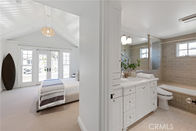 Detail Gallery Image 26 of 65 For 1012 Pacific Ave, Manhattan Beach,  CA 90266 - 6 Beds | 6/2 Baths