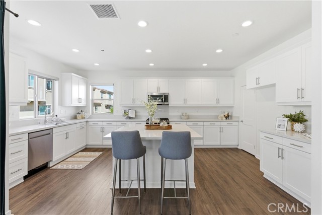 Detail Gallery Image 10 of 33 For 600 Shadowbrook, Lake Forest,  CA 92610 - 4 Beds | 3/1 Baths