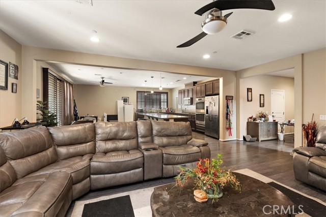 29210 Nectarine Street, Menifee CA: https://media.crmls.org/medias/53de1da6-276e-4021-b2ef-68bd2d1e464d.jpg