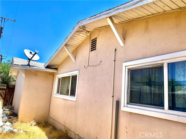 526 W Avenue J5, Lancaster CA: https://media.crmls.org/medias/53e016c9-1101-4e45-9d0d-631f6e92cdc0.jpg