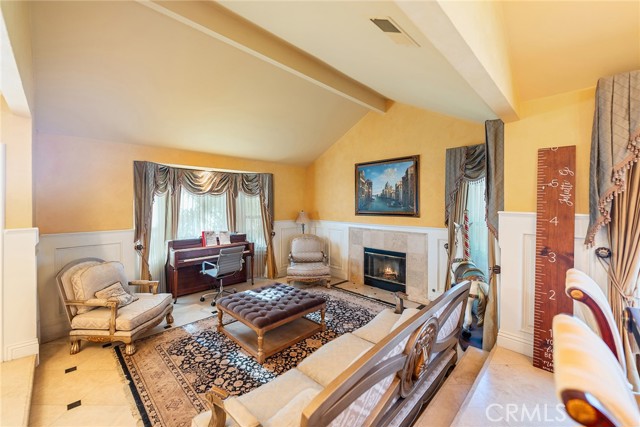 2445 N Santiago Boulevard, Orange CA: https://media.crmls.org/medias/53e052fa-f465-46c6-a42e-0014a8161629.jpg