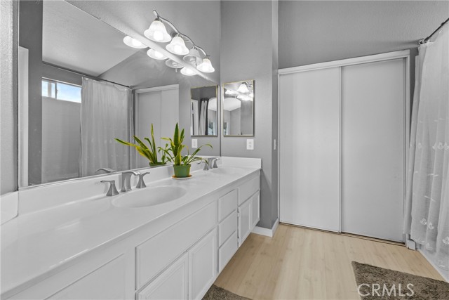 14998 Mustang Lane, Fontana CA: https://media.crmls.org/medias/53e33a1b-b8cc-45ab-9a02-07baaea1f734.jpg