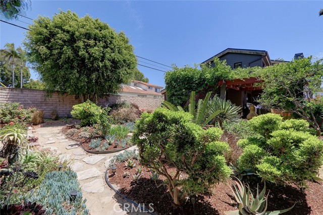 1761 10th Street, Manhattan Beach, California 90266, 4 Bedrooms Bedrooms, ,3 BathroomsBathrooms,Residential,Sold,10th,SB22115596