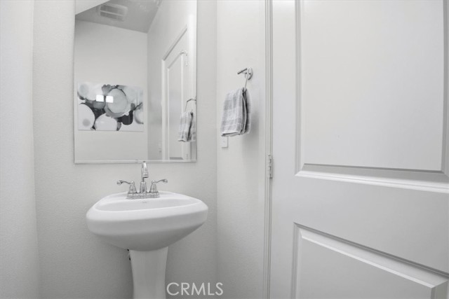 Detail Gallery Image 16 of 38 For 240 Tavern Creek, Palmdale,  CA 93551 - 3 Beds | 3 Baths