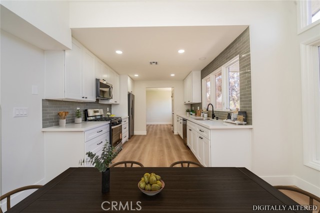 Detail Gallery Image 9 of 46 For 10524 58th St, Jurupa Valley,  CA 91752 - 5 Beds | 3/1 Baths