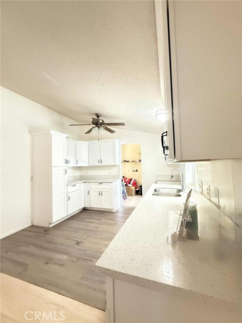 21100 State St, San Jacinto CA: https://media.crmls.org/medias/53e54d7e-714b-4c72-8896-93093d356846.jpg