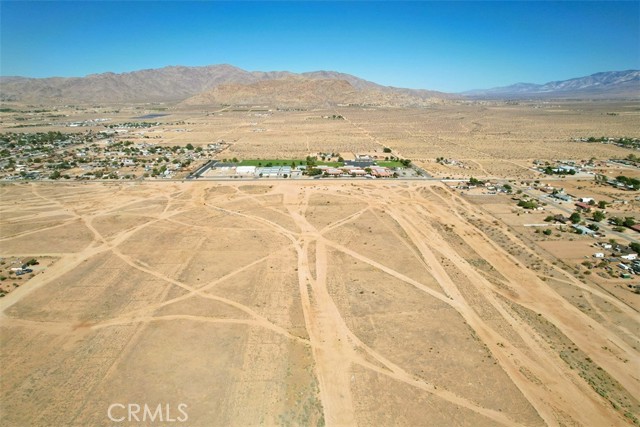 33 Mesquite Road, Apple Valley CA: https://media.crmls.org/medias/53e5af3b-f8da-4372-a0d1-5159a034c8f4.jpg