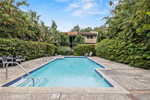 Detail Gallery Image 18 of 27 For 7439 Woodman Ave. #35,  Van Nuys,  CA 91405 - 2 Beds | 1 Baths