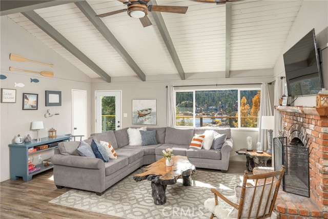 Detail Gallery Image 7 of 44 For 39054 Bayview Ln, Big Bear Lake,  CA 92315 - 3 Beds | 1/1 Baths