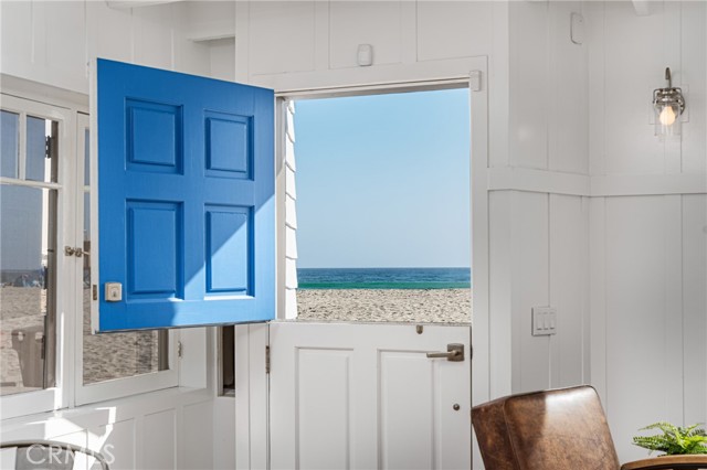 Detail Gallery Image 7 of 33 For 2500 W Oceanfront, Newport Beach,  CA 92663 - 3 Beds | 3 Baths