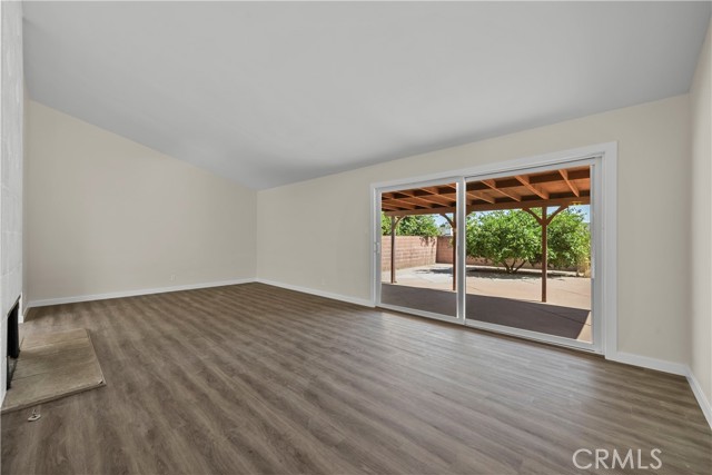 Detail Gallery Image 4 of 32 For 18644 Liggett St, Northridge,  CA 91324 - 3 Beds | 2 Baths