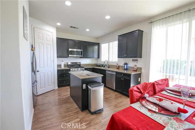 Detail Gallery Image 12 of 47 For 3919 Obsidian Rd, San Bernardino,  CA 92407 - 4 Beds | 2/1 Baths