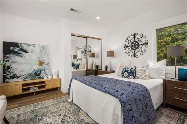 6005 S La Brea Avenue, Los Angeles CA: https://media.crmls.org/medias/53e790be-8f64-4aad-ba6c-f819f37fcfb2.jpg