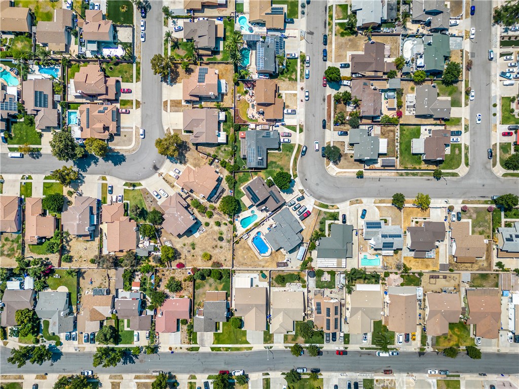 https://media.crmls.org/medias/53e8f122-d5f7-46de-b0fb-bde4d5c1e96d.jpg?preset=X-Large