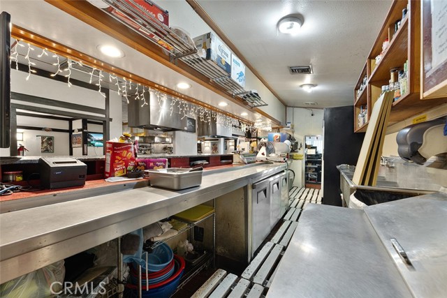 320 W Foothill Blvd, Upland CA: https://media.crmls.org/medias/53e96093-2b97-4264-a9d3-4fc15e62d012.jpg