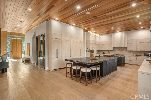 Detail Gallery Image 20 of 56 For 20511 Wells Dr, Woodland Hills,  CA 91364 - 6 Beds | 6/1 Baths