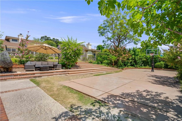 Detail Gallery Image 5 of 41 For 950 Hampton, Arcadia,  CA 91006 - 5 Beds | 6/2 Baths