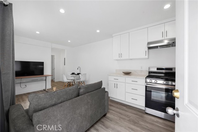 18017 Collins Street, Encino CA: https://media.crmls.org/medias/53eaa6af-24c0-4db3-a749-126548597237.jpg