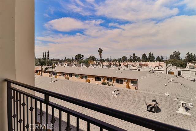 Detail Gallery Image 45 of 49 For 4724 Kester Ave #404,  Sherman Oaks,  CA 91403 - 3 Beds | 2 Baths
