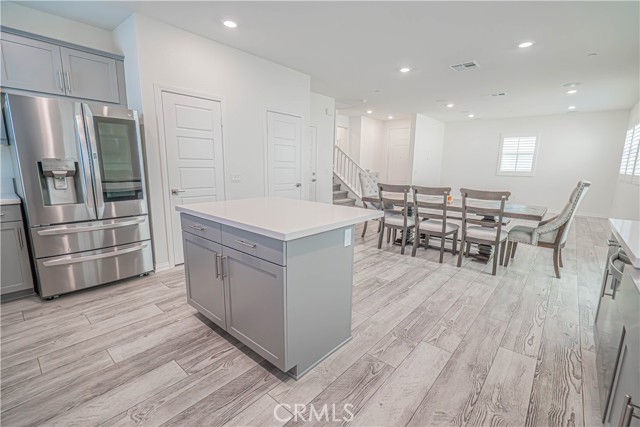 Detail Gallery Image 7 of 46 For 17047 Zion Drive, Canyon Country,  CA 91387 - 4 Beds | 3 Baths