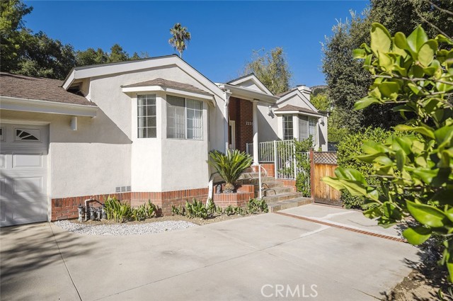 Detail Gallery Image 5 of 52 For 2255 E Chevy Chase Dr, Glendale,  CA 91206 - 4 Beds | 3 Baths