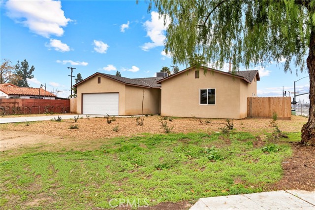 Detail Gallery Image 2 of 28 For 5195 E Madison Ave, Fresno,  CA 93727 - 5 Beds | 3 Baths